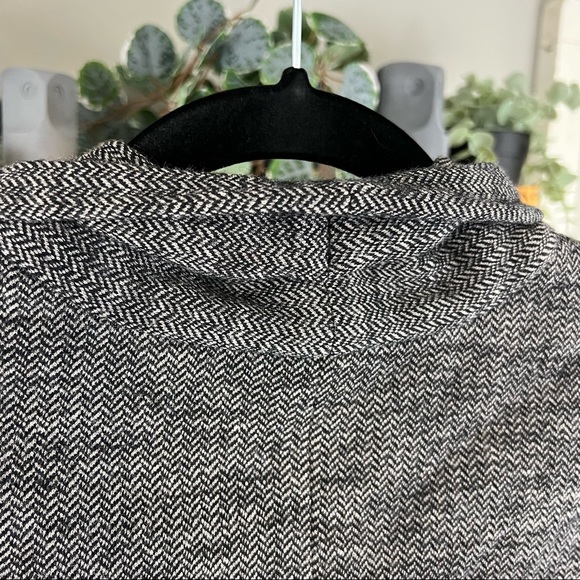 Banana Republic casual black/grey and white herringbone wool blend blazer - Picture 4 of 7